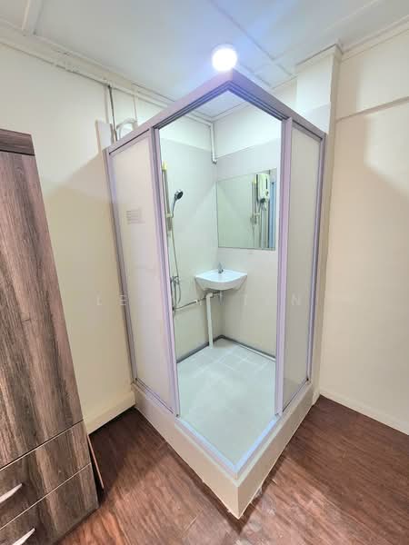 Cozy Bedroom With Ensuite Shower Cubicle ! Walk To Aljunied MRT !, , Room Rental, 120 sqft, HDB Flat For Rent, by Lenny Tan, 500199608 - Bathroom - PropertyGuru.com.sg