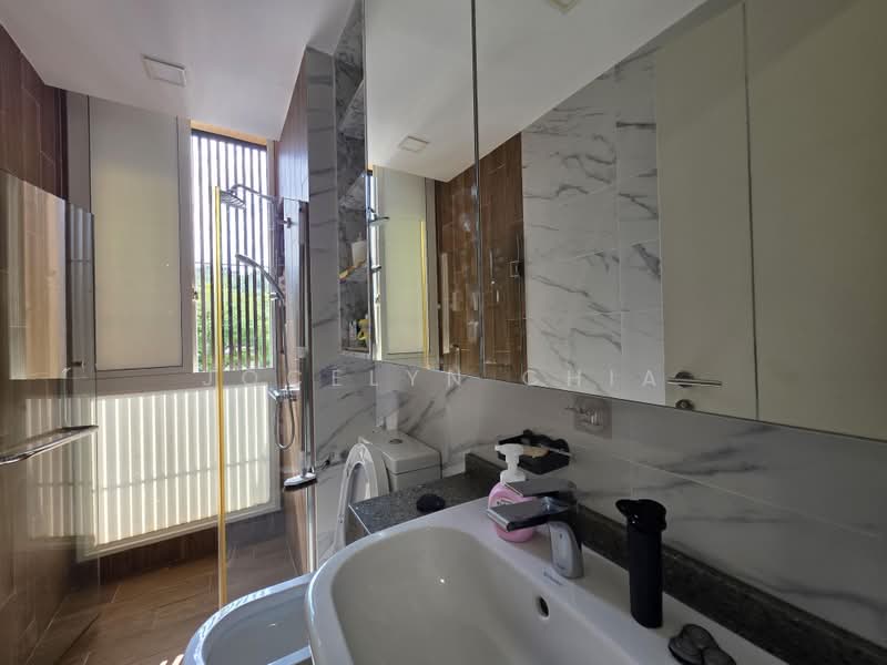 SPRINGSIDE CORNER TERRACE, Springside view / springside walk / springside avenue, 5 Bedrooms, 3,500 sqft, Corner Terrace For Sale, by Jocelyn Chia, 500199611 - Bathroom - PropertyGuru.com.sg