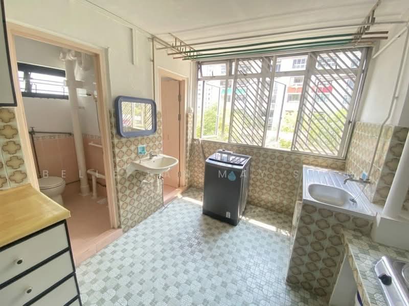 16 Eunos Crescent, 16 Eunos Crescent, 2 Bedrooms, 753 sqft, HDB Flat For Rent, by Belle Tan May Sian, 500199614 - Bathroom - PropertyGuru.com.sg