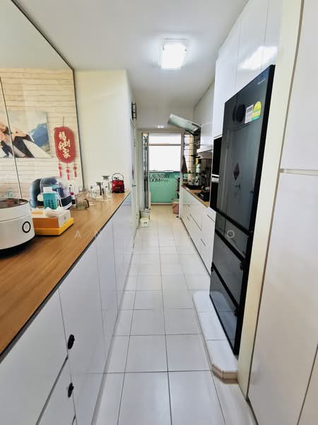 318C Yishun Greenwalk, 318C Yishun Avenue 9, 3 Bedrooms, 1,206 sqft, HDB Flat For Sale, by Angel Luo, 500199618 - Kitchen - PropertyGuru.com.sg