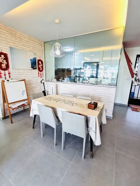 318C Yishun Greenwalk, 318C Yishun Avenue 9, 3 Bedrooms, 1,206 sqft, HDB Flat For Sale, by Angel Luo, 500199618 - Dining Area - PropertyGuru.com.sg