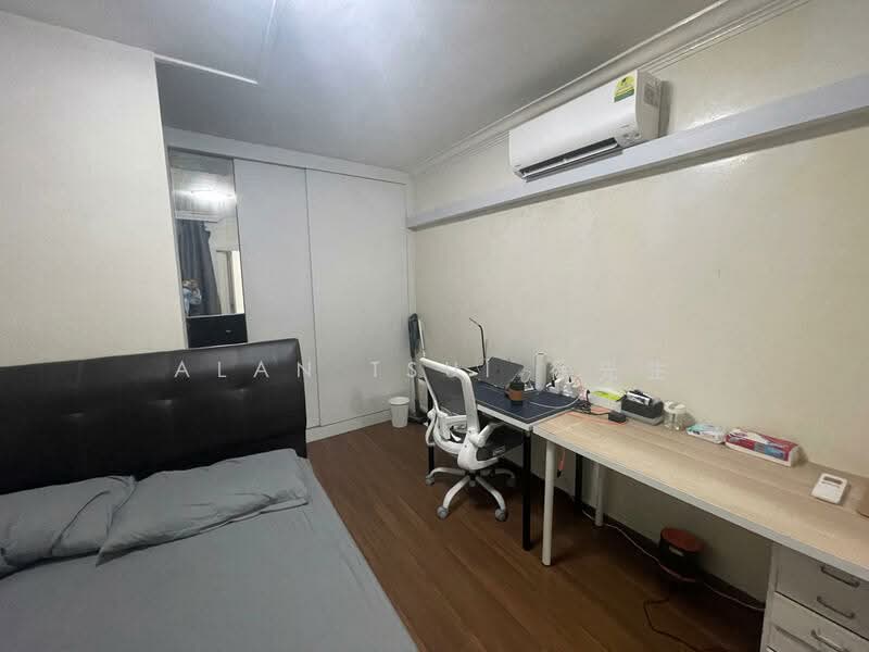 Master Bedroom @ Blk 323 Ubi Ave 1, Ubi Ave 1, Room Rental, 200 sqft, HDB Flat For Rent, by Alan Tsui 徐先生, 500199620 - Bedroom - PropertyGuru.com.sg