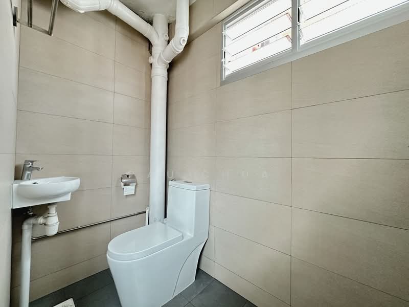 153 Bishan Street 13, 153 Bishan Street 13, 3 Bedrooms, 904 sqft, HDB Flat For Sale, by Pau Chua, 500199623 - Bathroom - PropertyGuru.com.sg