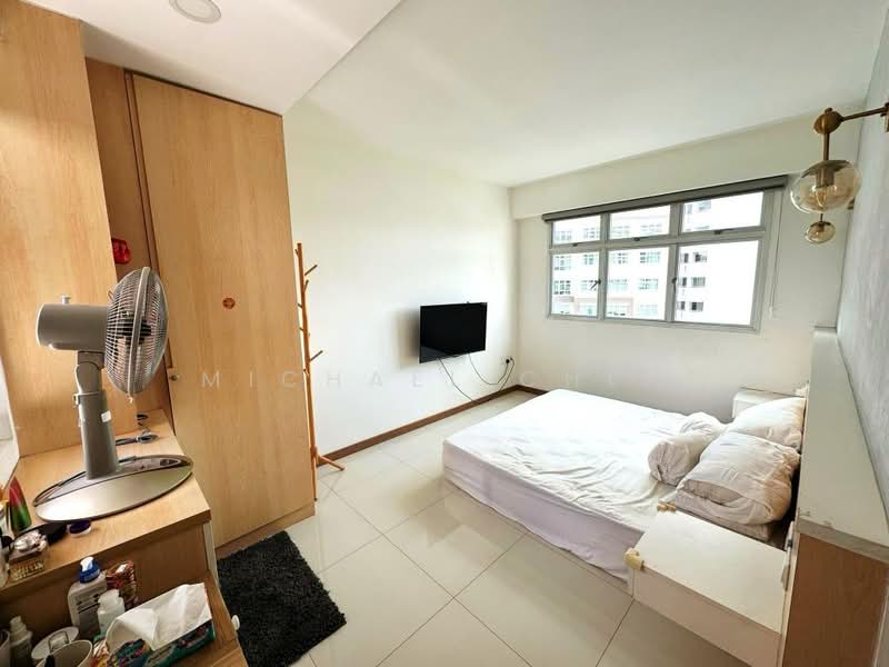451B Bukit Batok West Avenue 6, 451B Bukit Batok West Avenue 6, 3 Bedrooms, 1,237 sqft, HDB Flat For Sale, by Michael Chen, 500199637 - Bedroom - PropertyGuru.com.sg