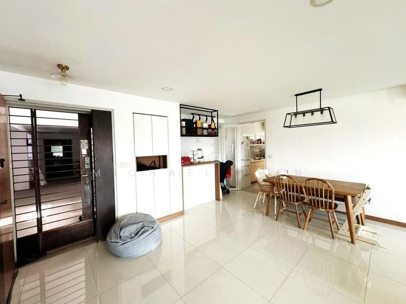 451B Bukit Batok West Avenue 6, 451B Bukit Batok West Avenue 6, 3 Bedrooms, 1,237 sqft, HDB Flat For Sale, by Michael Chen, 500199637 - Living Room - PropertyGuru.com.sg