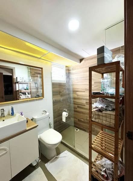 451B Bukit Batok West Avenue 6, 451B Bukit Batok West Avenue 6, 3 Bedrooms, 1,237 sqft, HDB Flat For Sale, by Michael Chen, 500199637 - Bathroom - PropertyGuru.com.sg