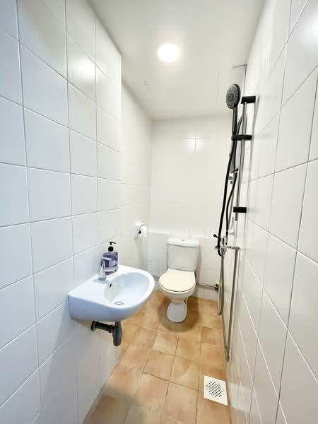 Emerald Garden, 33 Club Street, Room Rental, 150 sqft, Condominium For Rent, by June Ling, 500199642 - Bathroom - PropertyGuru.com.sg