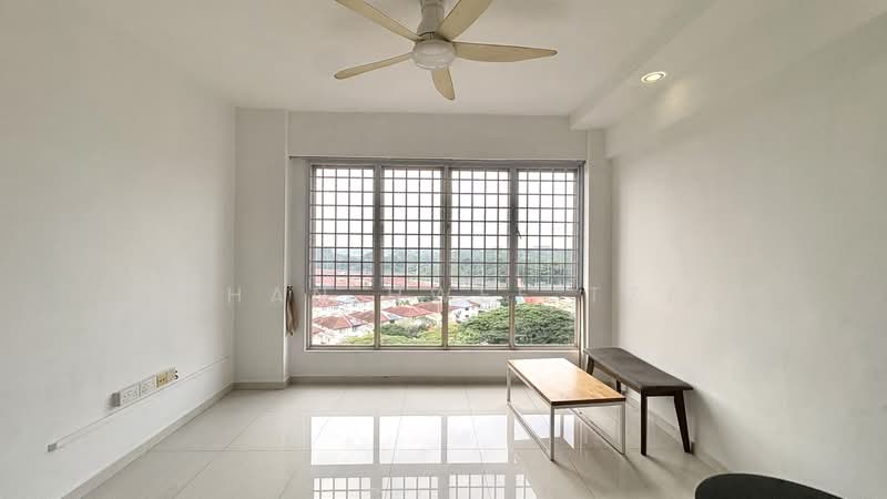 Castle Green, 481 Yio Chu Kang Road, 3 Bedrooms, 1,173 sqft, Condominium For Rent, by Chan Hwee Tze, 500199649 - Living Room - PropertyGuru.com.sg