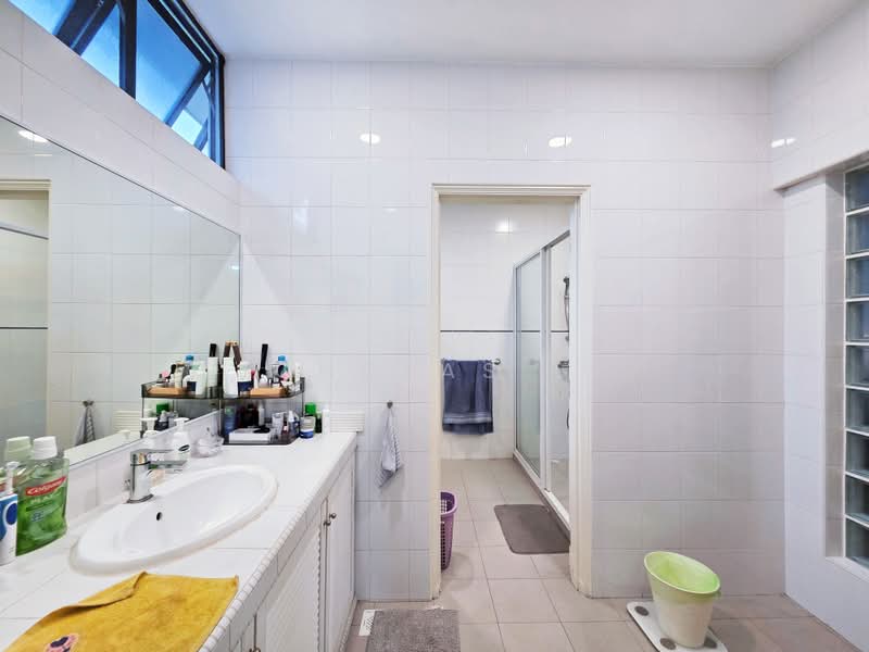 Woo Mon Chew, , 5 Bedrooms, 3,200 sqft, Semi-Detached House For Sale, by Nicholas Lim, 500199650 - Bathroom - PropertyGuru.com.sg