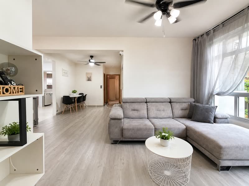 435B Bukit Batok West Avenue 5, 435B Bukit Batok West Avenue 5, 3 Bedrooms, 1,001 sqft, HDB Flat For Sale, by Nikki B., 500199656 - Living Room - PropertyGuru.com.sg