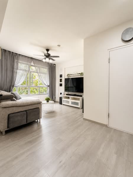 435B Bukit Batok West Avenue 5, 435B Bukit Batok West Avenue 5, 3 Bedrooms, 1,001 sqft, HDB Flat For Sale, by Nikki B., 500199656 - Living Room - PropertyGuru.com.sg