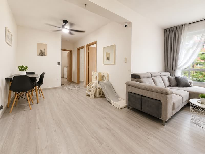 435B Bukit Batok West Avenue 5, 435B Bukit Batok West Avenue 5, 3 Bedrooms, 1,001 sqft, HDB Flat For Sale, by Nikki B., 500199656 - Living Room - PropertyGuru.com.sg
