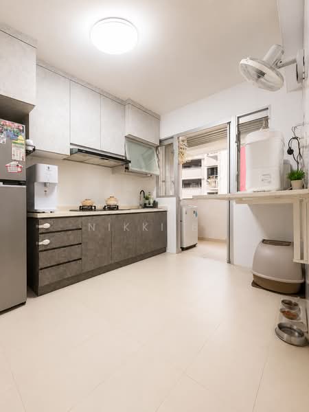 435B Bukit Batok West Avenue 5, 435B Bukit Batok West Avenue 5, 3 Bedrooms, 1,001 sqft, HDB Flat For Sale, by Nikki B., 500199656 - Kitchen - PropertyGuru.com.sg