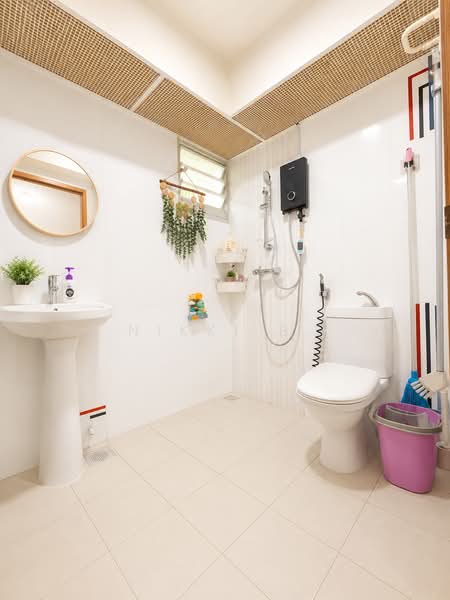 435B Bukit Batok West Avenue 5, 435B Bukit Batok West Avenue 5, 3 Bedrooms, 1,001 sqft, HDB Flat For Sale, by Nikki B., 500199656 - Bathroom - PropertyGuru.com.sg
