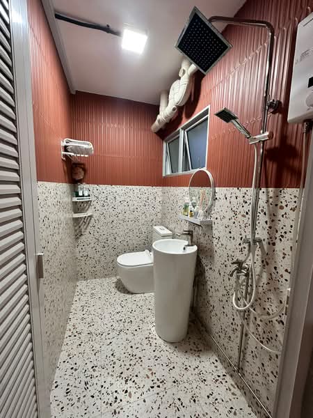 669 Jalan Damai, 669 Jalan Damai, Room Rental, 100 sqft, HDB Flat For Rent, by Eddy Ang, 500199662 - Bathroom - PropertyGuru.com.sg