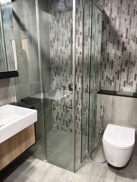 NoMa, 331 Guillemard Road, 2 Bedrooms, 807 sqft, Condominium For Sale, by Lynn Yu, 500199688 - Bathroom - PropertyGuru.com.sg