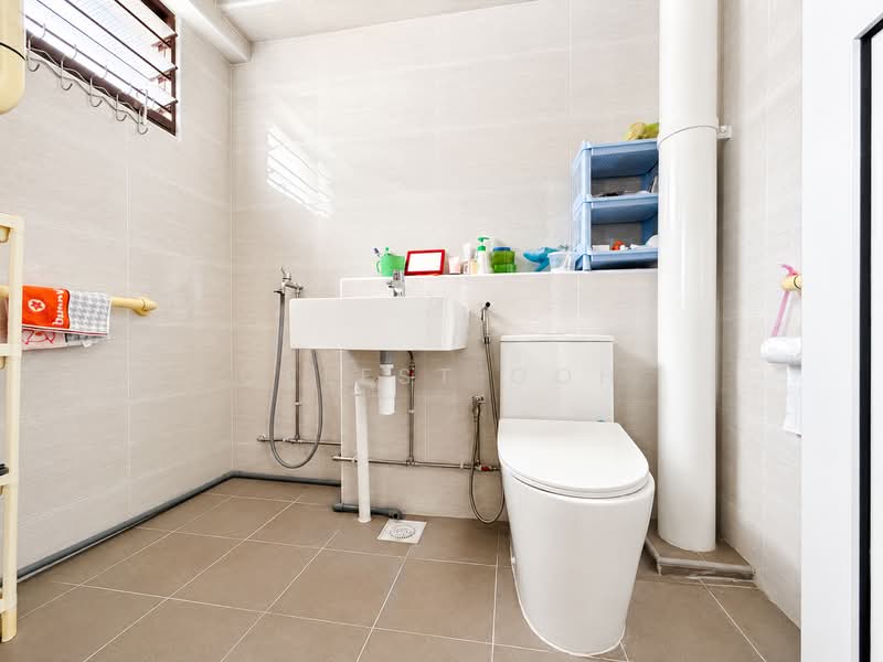371 Tampines Street 34, 371 Tampines Street 34, 4 Bedrooms, 1,324 sqft, HDB Flat For Sale, by Celest Goh, 500199709 - Bathroom - PropertyGuru.com.sg