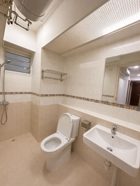 384 Bukit Batok West Avenue 5, 384 Bukit Batok West Avenue 5, 3 Bedrooms, 969 sqft, HDB Flat For Sale, by Vincent Tan, 500199720 - Bathroom - PropertyGuru.com.sg