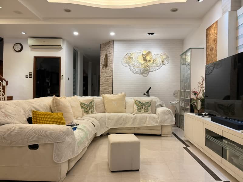 Renovated 2.5 storey Freehold Move-in Terrace, Jalan Pergam/Jalan Pelatok/Meragi Road, 5 Bedrooms, 3,500 sqft, Terraced House For Sale, by Ying Ying Cheng, 500199727 - Living Room - PropertyGuru.com.sg