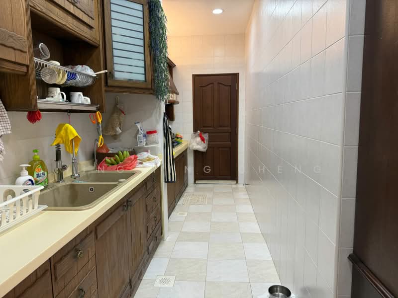 Renovated 2.5 storey Freehold Move-in Terrace, Jalan Pergam/Jalan Pelatok/Meragi Road, 5 Bedrooms, 3,500 sqft, Terraced House For Sale, by Ying Ying Cheng, 500199727 - Kitchen - PropertyGuru.com.sg