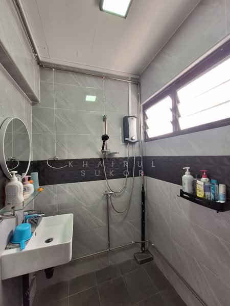 541 Jurong West Avenue 1, 541 Jurong West Avenue 1, 3 Bedrooms, 1,109 sqft, HDB Flat For Sale, by Khairul Sukor, 500199740 - Bathroom - PropertyGuru.com.sg