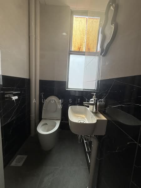 Enterprise Hub, 48 Toh Guan Road East, 6,232 sqft, Factory / Workshop (B2) For Sale, by Augustine Wee, 500199748 - Bathroom - CommercialGuru.com.sg