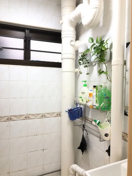 5 Ghim Moh Road, 5 Ghim Moh Road, Room Rental, 150 sqft, HDB Flat For Rent, by Kezia Lim, 500199763 - Bathroom - PropertyGuru.com.sg