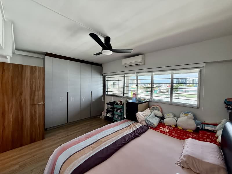712 Hougang Avenue 2, 712 Hougang Avenue 2, 4 Bedrooms, 1,678 sqft, HDB Flat For Sale, by Phyllis Tan, 500199766 - Master Bedroom - PropertyGuru.com.sg