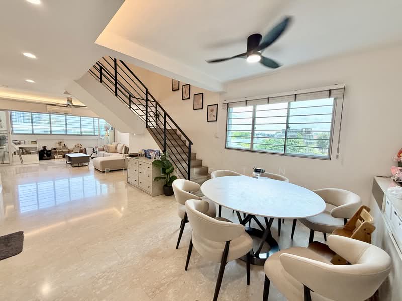 712 Hougang Avenue 2, 712 Hougang Avenue 2, 4 Bedrooms, 1,678 sqft, HDB Flat For Sale, by Phyllis Tan, 500199766 - Living Room - PropertyGuru.com.sg