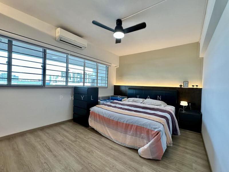 712 Hougang Avenue 2, 712 Hougang Avenue 2, Hougang / Punggol / Sengkang, 4 Bedrooms, 1,678 sqft, HDB Flat For Sale, by Phyllis Tan, 500199766 - Master bedroom - PropertyGuru.com.sg