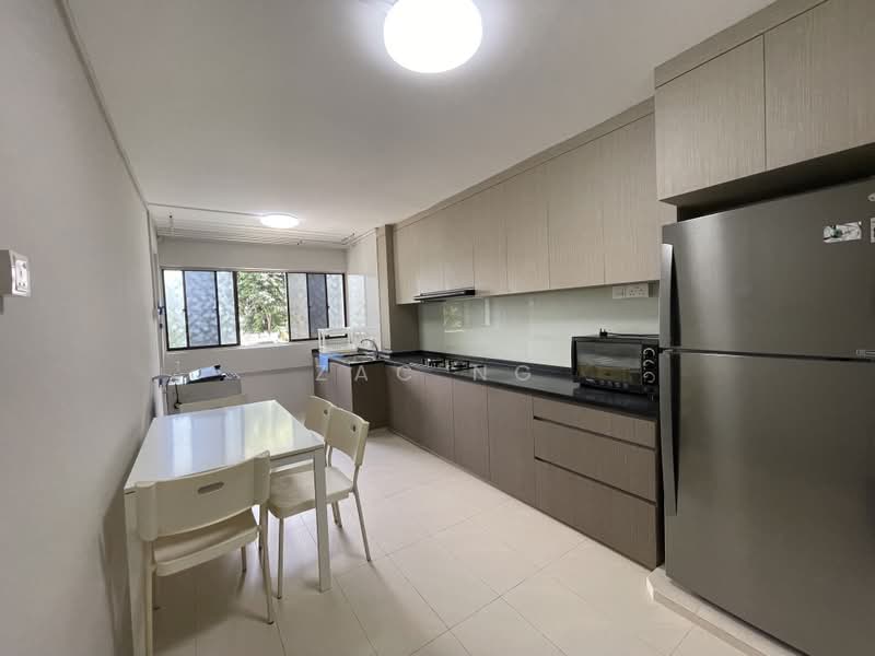 221 Serangoon Avenue 4, 221 Serangoon Avenue 4, 2 Bedrooms, 721 sqft, HDB Flat For Sale, by ZAC NG, 500199774 - Kitchen - PropertyGuru.com.sg