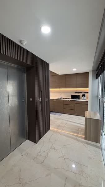 Queens Peak, 3 Dundee Road, 2 Bedrooms, 807 sqft, Condominium For Sale, by James Ng, 500199787 - Kitchen - PropertyGuru.com.sg