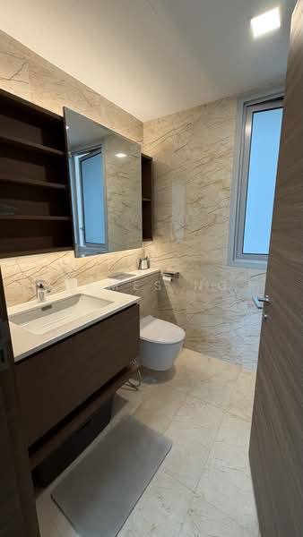 Queens Peak, 3 Dundee Road, 2 Bedrooms, 807 sqft, Condominium For Sale, by James Ng, 500199787 - Bathroom - PropertyGuru.com.sg