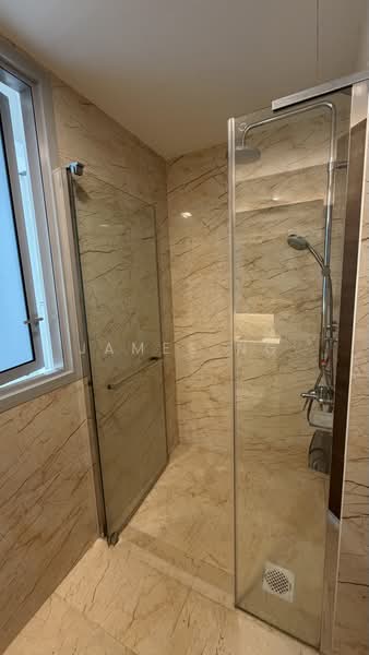 Queens Peak, 3 Dundee Road, 2 Bedrooms, 807 sqft, Condominium For Sale, by James Ng, 500199787 - Bathroom - PropertyGuru.com.sg
