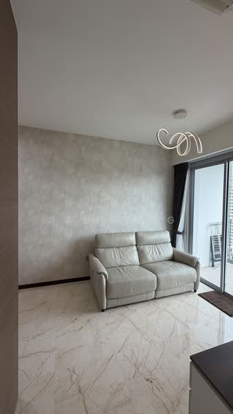 Queens Peak, 3 Dundee Road, 2 Bedrooms, 807 sqft, Condominium For Sale, by James Ng, 500199787 - Living Room - PropertyGuru.com.sg