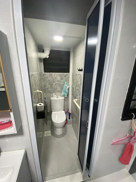 Blk 110 Lor 1 Toa Payoh, , 3 Bedrooms, 721 sqft, HDB Flat For Rent, by Agnes Wong, 500199788 - Bathroom - PropertyGuru.com.sg