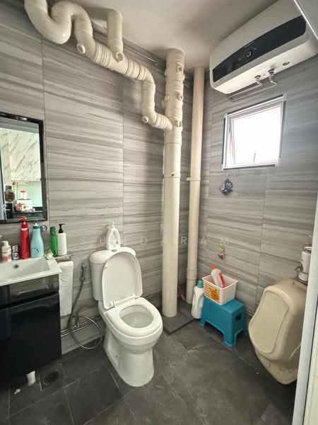 195 Rivervale Drive, 195 Rivervale Drive, 3 Bedrooms, 980 sqft, HDB Flat For Sale, by S.M. SUNDARAM, 500199796 - Bathroom - PropertyGuru.com.sg