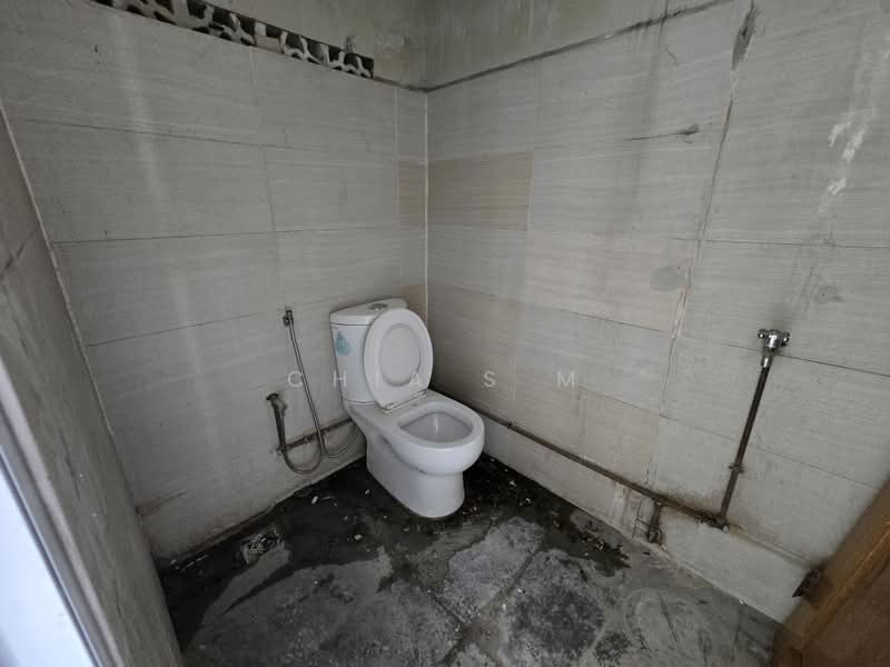 Balestier Road Corner 2 Storey Building, Balestier Road, Balestier / Toa Payoh, 3,083 sqft, Other Retail For Rent, by Chia S M, 500199798 - Bathroom - CommercialGuru.com.sg