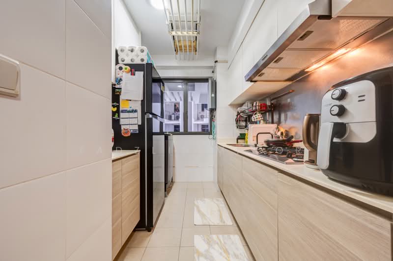 347B Yishun Avenue 11, 347B Yishun Avenue 11, 3 Bedrooms, 990 sqft, HDB Flat For Sale, by Fadzlin MNoor, 500199806 - Kitchen - PropertyGuru.com.sg