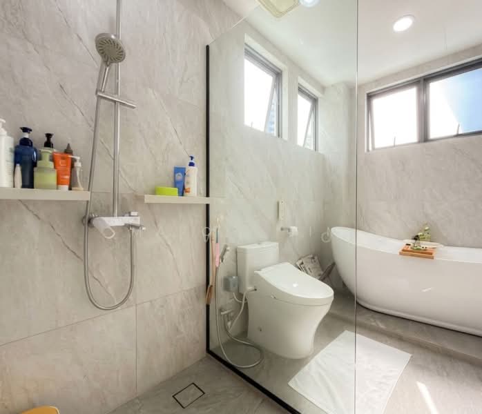 Seletar Hills Estate, Seletar Hills Drive, 5 Bedrooms, 5,000 sqft, Semi-Detached House For Sale, by Marcus Lim, 500199809 - Bathroom - PropertyGuru.com.sg