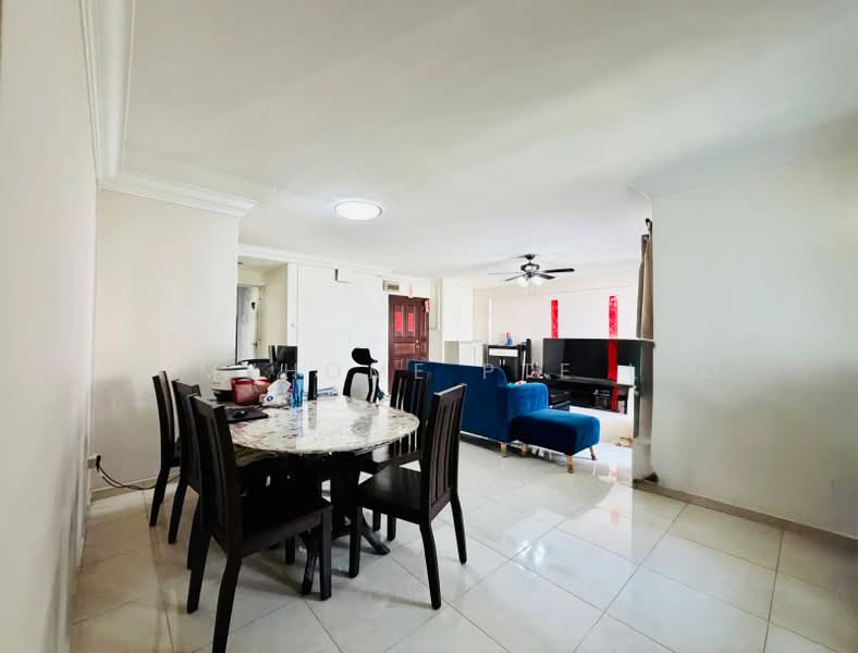 323 Sembawang Close, 323 Sembawang Close, 3 Bedrooms, 1,292 sqft, HDB Flat For Sale, by DON SIDHU, 500199842 - Living Room - PropertyGuru.com.sg