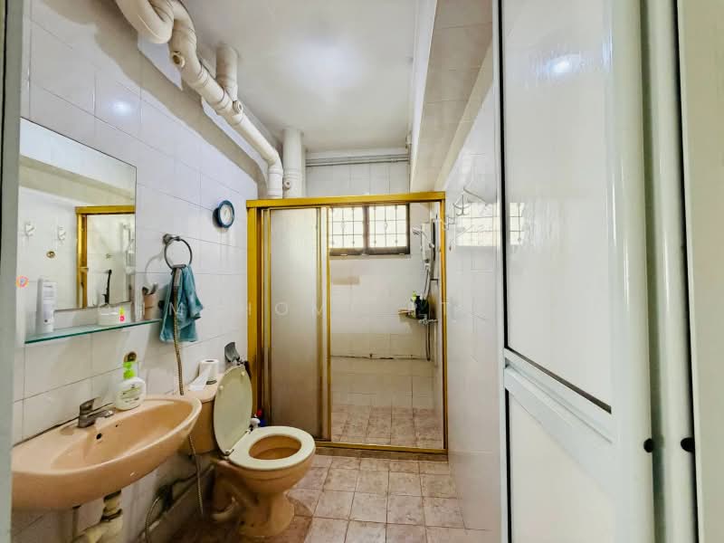 323 Sembawang Close, 323 Sembawang Close, 3 Bedrooms, 1,292 sqft, HDB Flat For Sale, by DON SIDHU, 500199842 - Bathroom - PropertyGuru.com.sg