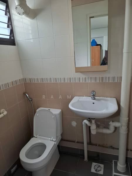 547 Ang Mo Kio Avenue 10, 547 Ang Mo Kio Avenue 10, 3 Bedrooms, 98 sqft, HDB Flat For Rent, by Raam A, 500199848 - Bathroom - PropertyGuru.com.sg