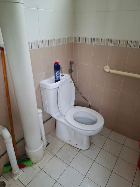 547 Ang Mo Kio Avenue 10, 547 Ang Mo Kio Avenue 10, 3 Bedrooms, 98 sqft, HDB Flat For Rent, by Raam A, 500199848 - Bathroom - PropertyGuru.com.sg