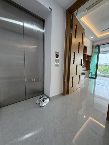 The Beverly, 45 Toh Tuck Road, 2 Bedrooms, 1,130 sqft, Apartment For Rent, by Dolly Ong, 500199859 - Corridor - PropertyGuru.com.sg