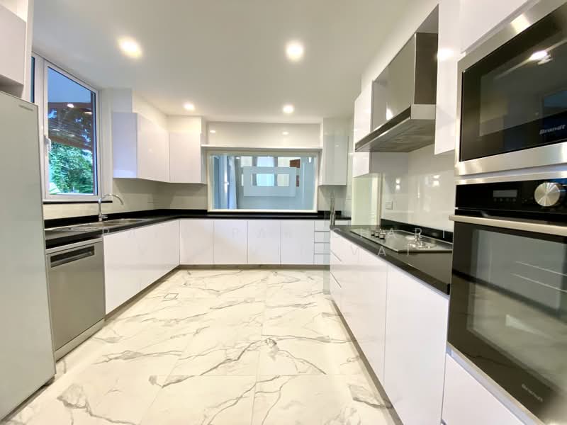 Chancery Lane, Chancery Lane, 5 Bedrooms, 4,000 sqft, Semi-Detached House For Rent, by Paew Parichart Vongvitavat, 500199877 - Kitchen - PropertyGuru.com.sg