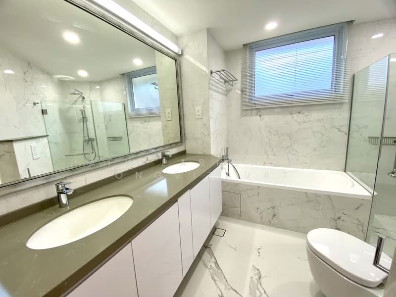 Chancery Lane, Chancery Lane, 5 Bedrooms, 4,000 sqft, Semi-Detached House For Rent, by Paew Parichart Vongvitavat, 500199877 - Master Bathroom - PropertyGuru.com.sg