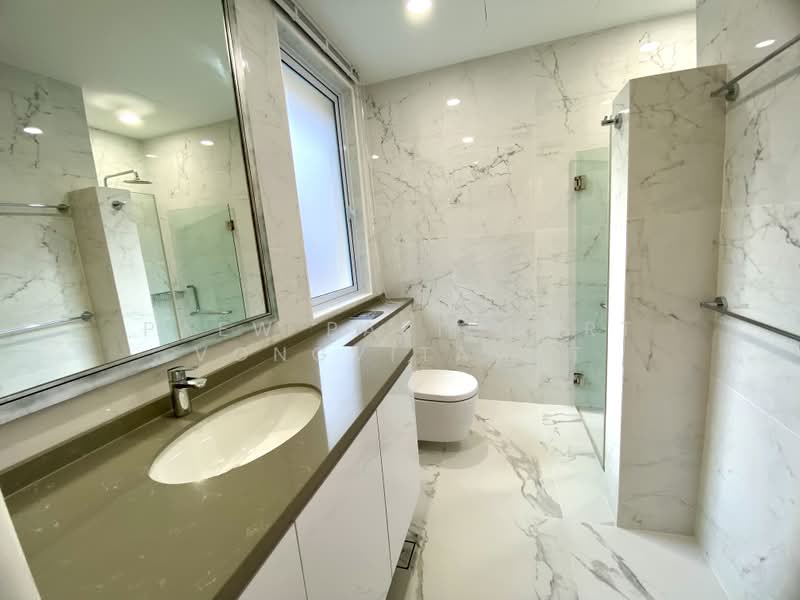 Chancery Lane, Chancery Lane, 5 Bedrooms, 4,000 sqft, Semi-Detached House For Rent, by Paew Parichart Vongvitavat, 500199877 - Attached Bathroom 4 - PropertyGuru.com.sg