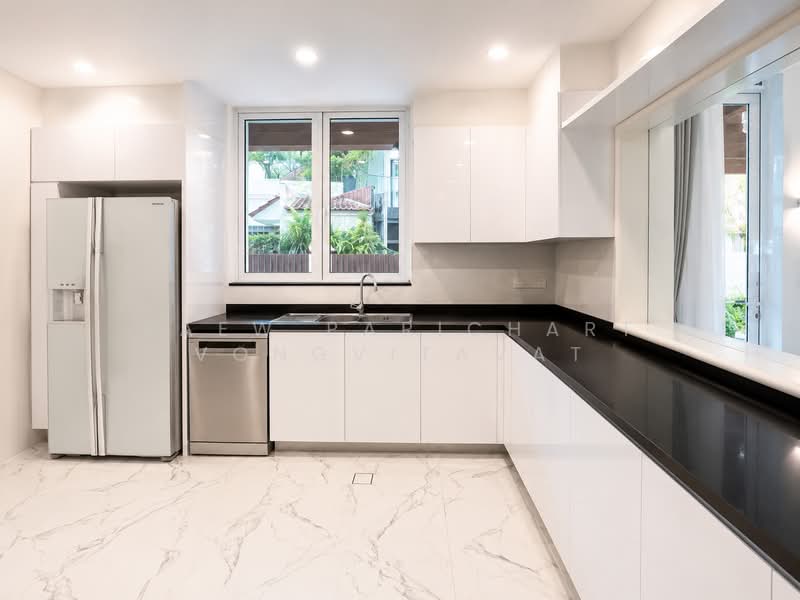 Chancery Lane, Chancery Lane, 5 Bedrooms, 4,000 sqft, Semi-Detached House For Rent, by Paew Parichart Vongvitavat, 500199877 - Kitchen - PropertyGuru.com.sg
