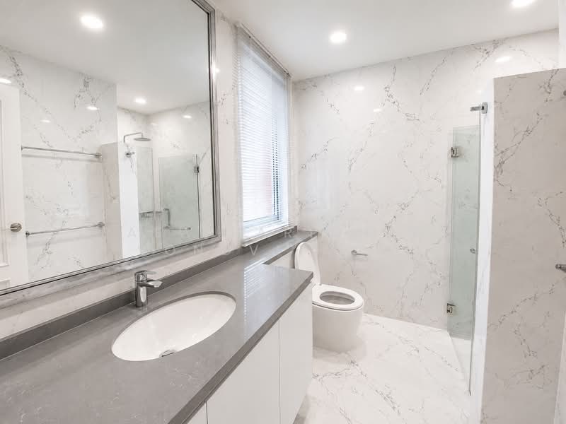 Chancery Lane, Chancery Lane, 5 Bedrooms, 4,000 sqft, Semi-Detached House For Rent, by Paew Parichart Vongvitavat, 500199877 - Bathroom - PropertyGuru.com.sg